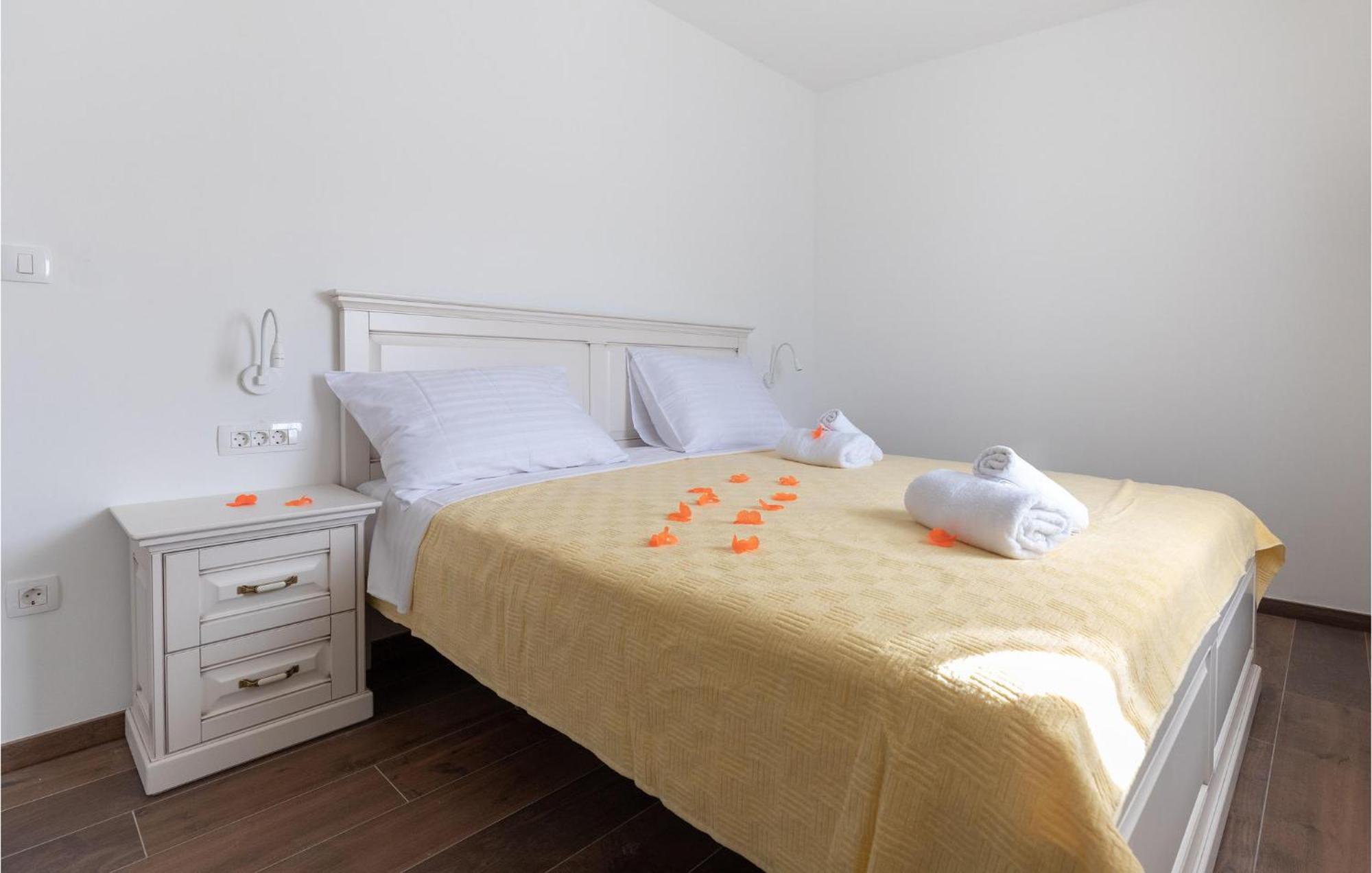 Lovely Home In Klek With House A Panoramic View Exterior foto